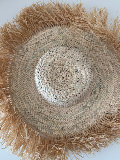 CHAPEAU MURAL DECORATIF, RAPHIA
