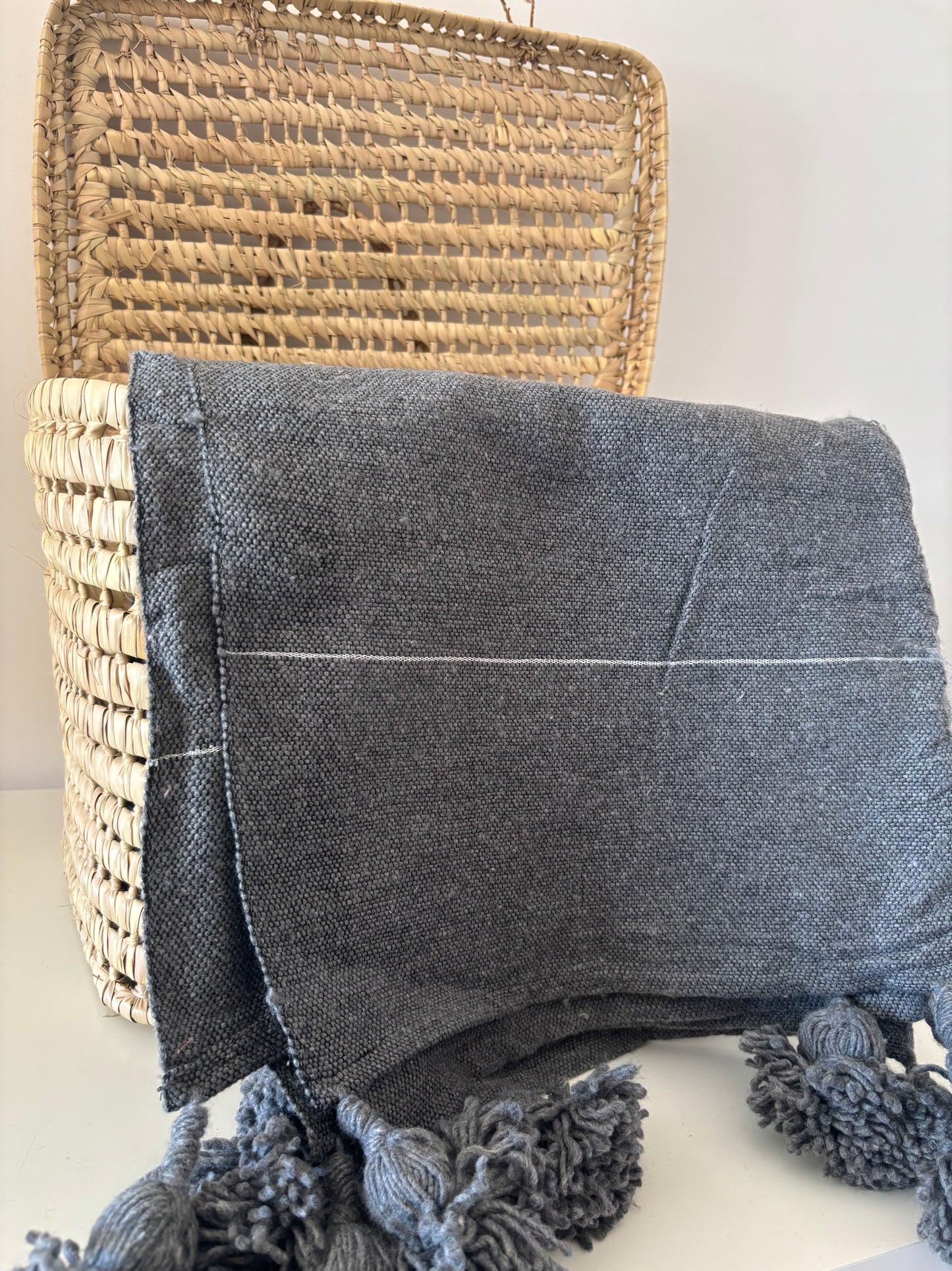 PLAID A RAYURE ET POMPOM