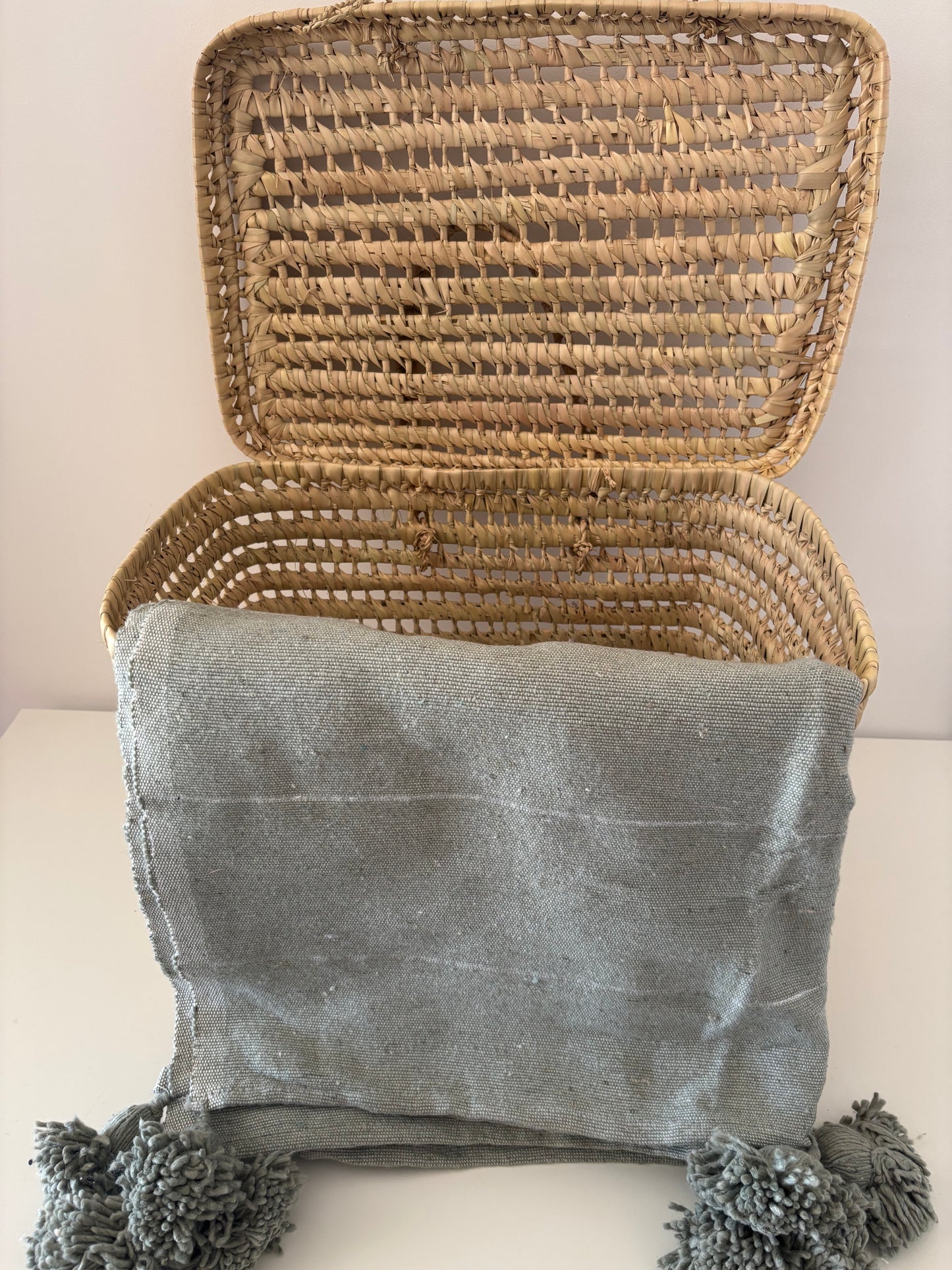 PLAID A RAYURE ET POMPOM