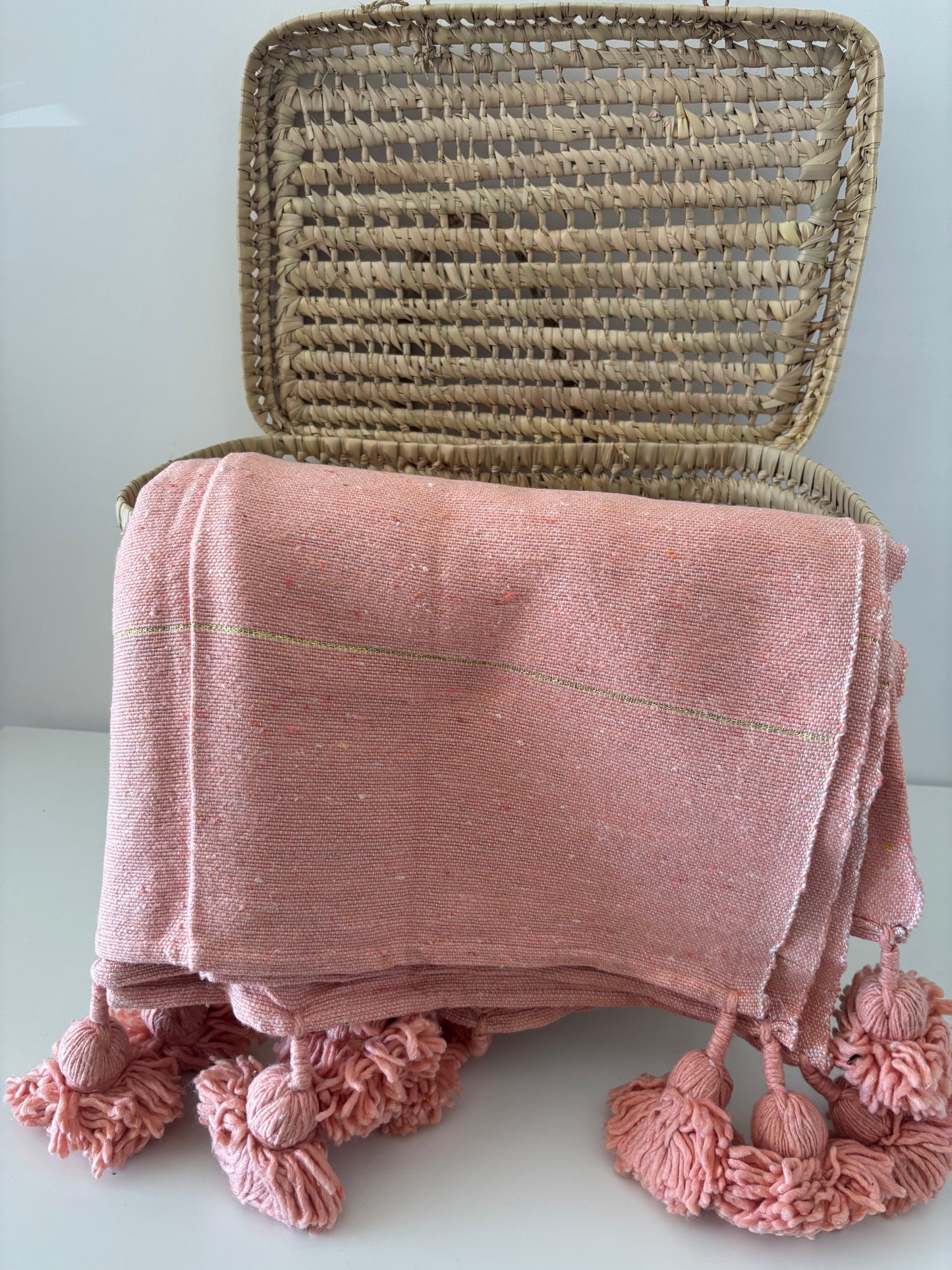 PLAID A RAYURE ET POMPOM