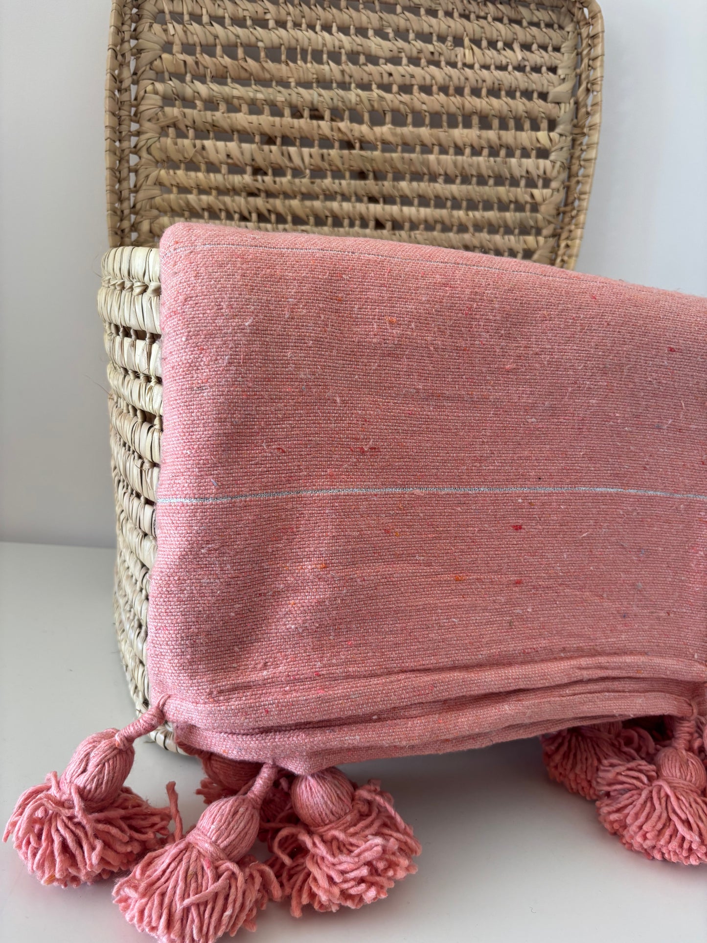 PLAID A RAYURE ET POMPOM