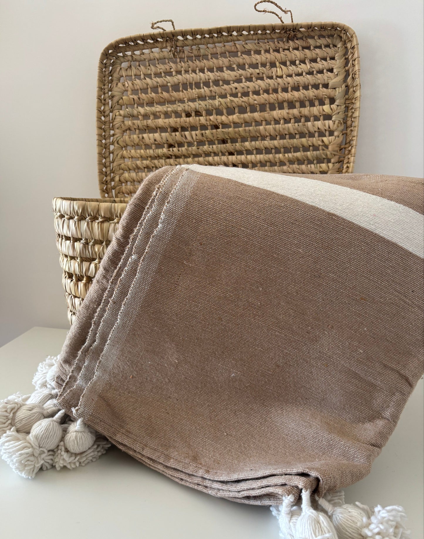 PLAID A RAYURE ET POMPOM