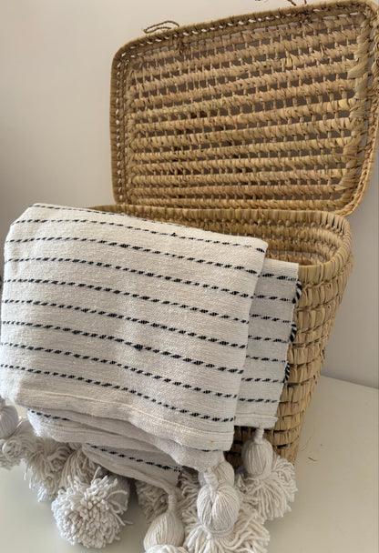 PLAID A RAYURE ET POMPOM